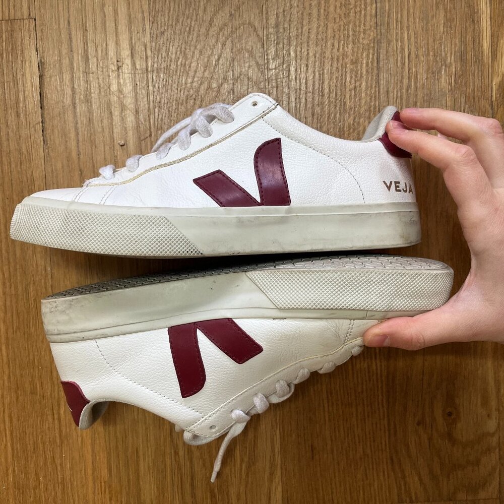 Veja Campo Trainers (Chrome Free Leather) - White/Marsala